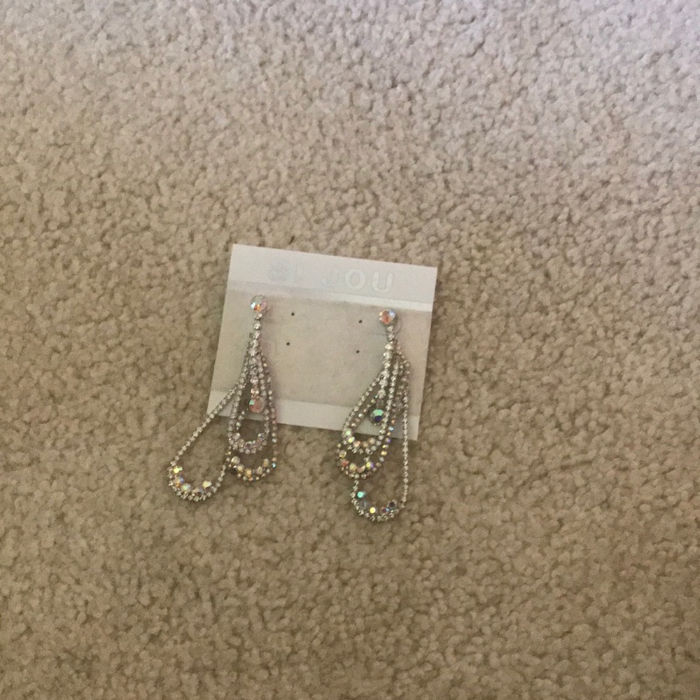 SILVER EARRINGS WITH Iridescent rhinestones